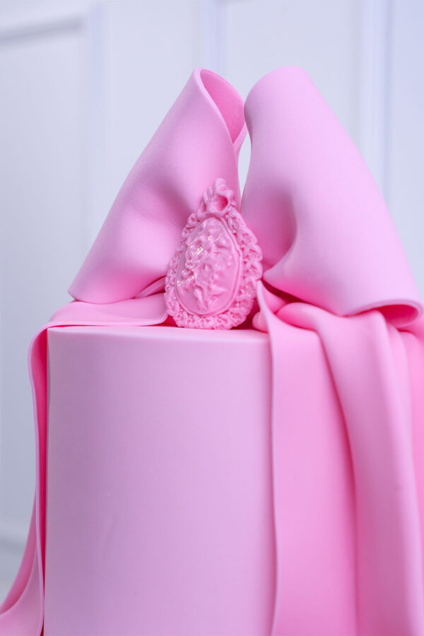 Single Simple Elegant VD Signature Celebration Cake - Image 2