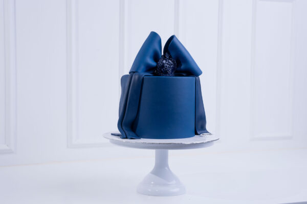 Single Simple Elegant VD Signature Celebration Cake - Image 3