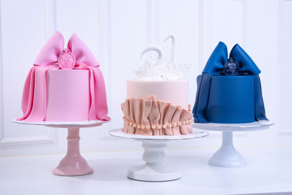 Single Simple Elegant VD Signature Celebration Cake